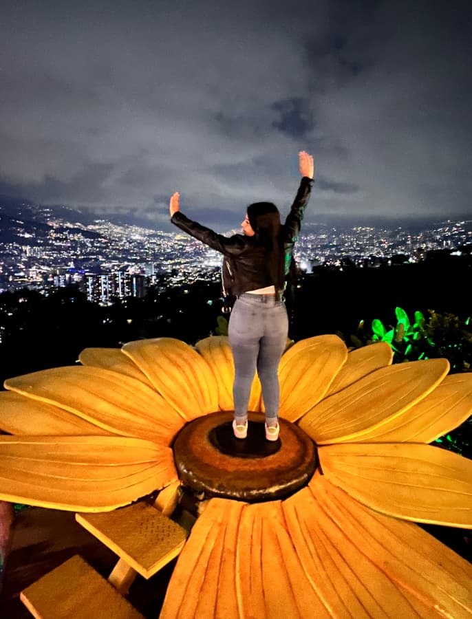 Medellín Nocturno